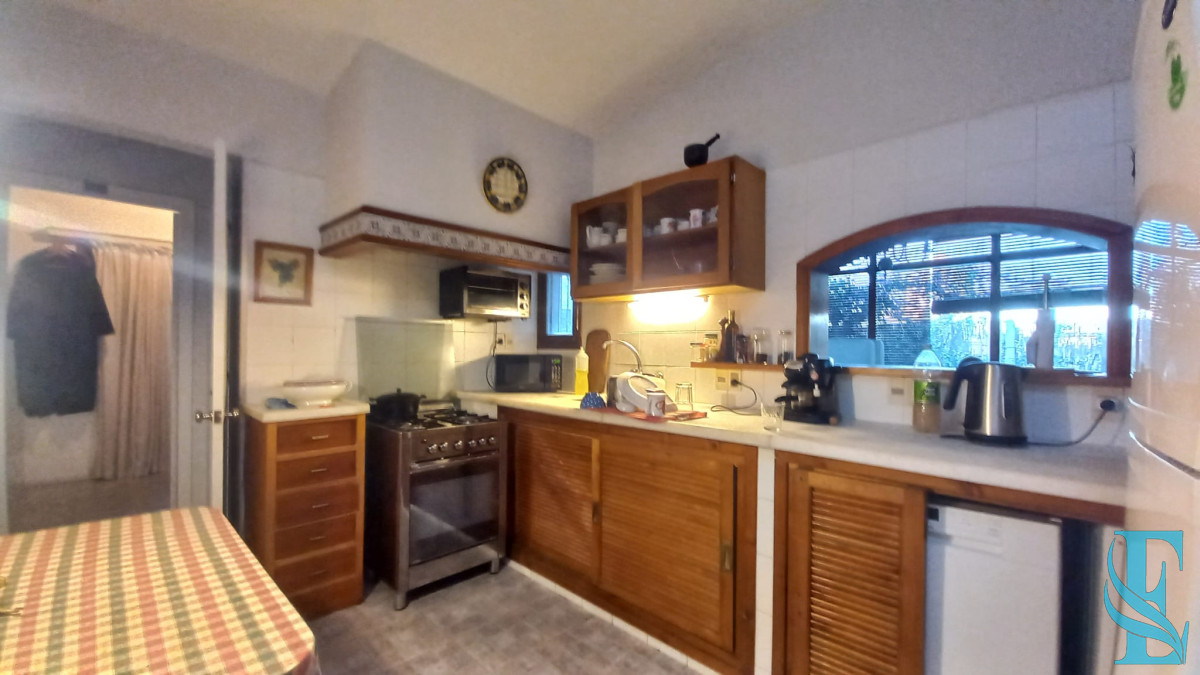 Casa ID.206 - Vende casa de 3 dormitorios (incluye depp), en Parada 4 de Playa Mansa, Punta del Este 