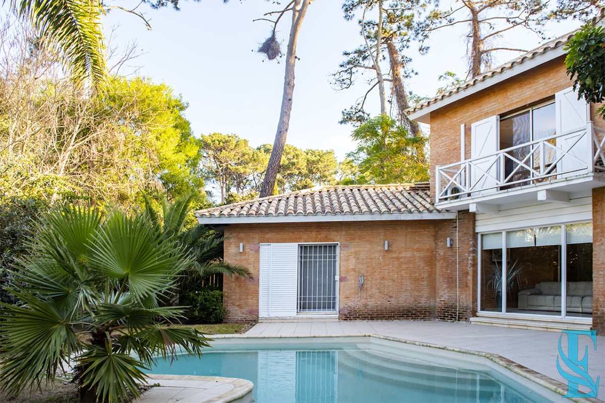Casa ID.465 - Casa en Venta de 4 dormitorios en San Rafael , Punta del este 
