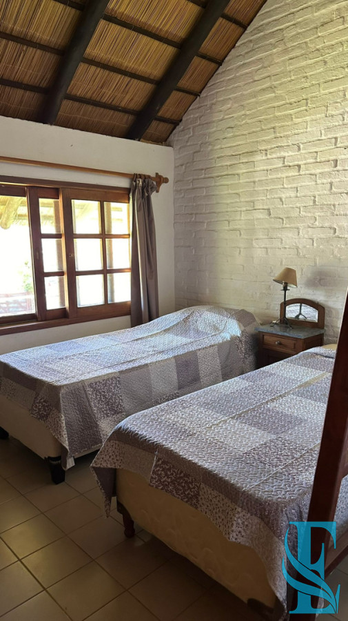 Casa ID.964 - En venta casa en San Rafael, de 4 dormitorios mas dep, con 2 cocheras