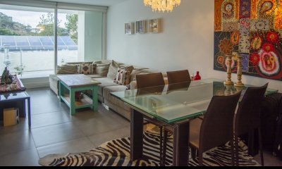 VENTA DE APARTAMENTO DE 2 DORMITORIOS EN EDIFICIO YOO PUNTA DEL ESTE