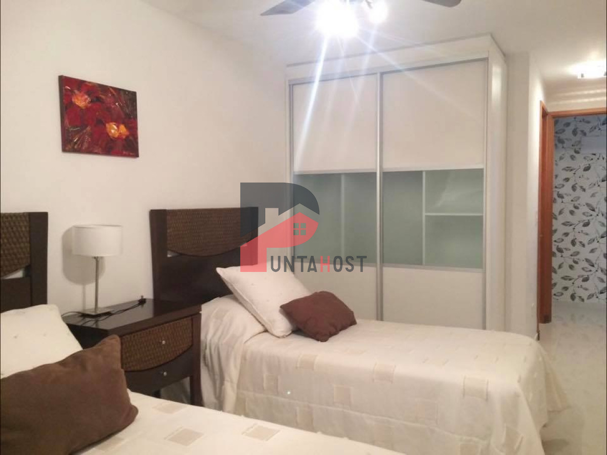 Apartamento ID.102 - A pasos de Playa Mansa, dpto de 2 dorm + dep en Playa Mansa. Season Tower