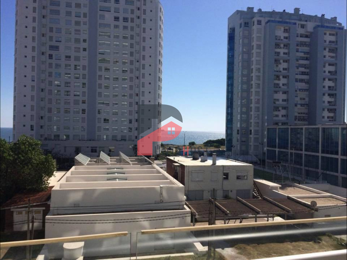 Apartamento ID.102 - A pasos de Playa Mansa, dpto de 2 dorm + dep en Playa Mansa. Season Tower
