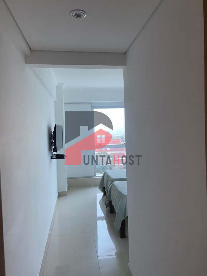Apartamento ID.27 - Venta Apartamento 2 dormitorios en Playa Mansa en Edificio de categoría