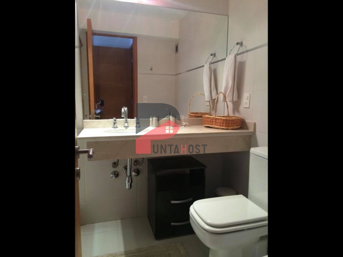 Apartamento ID.102 - A pasos de Playa Mansa, dpto de 2 dorm + dep en Playa Mansa. Season Tower