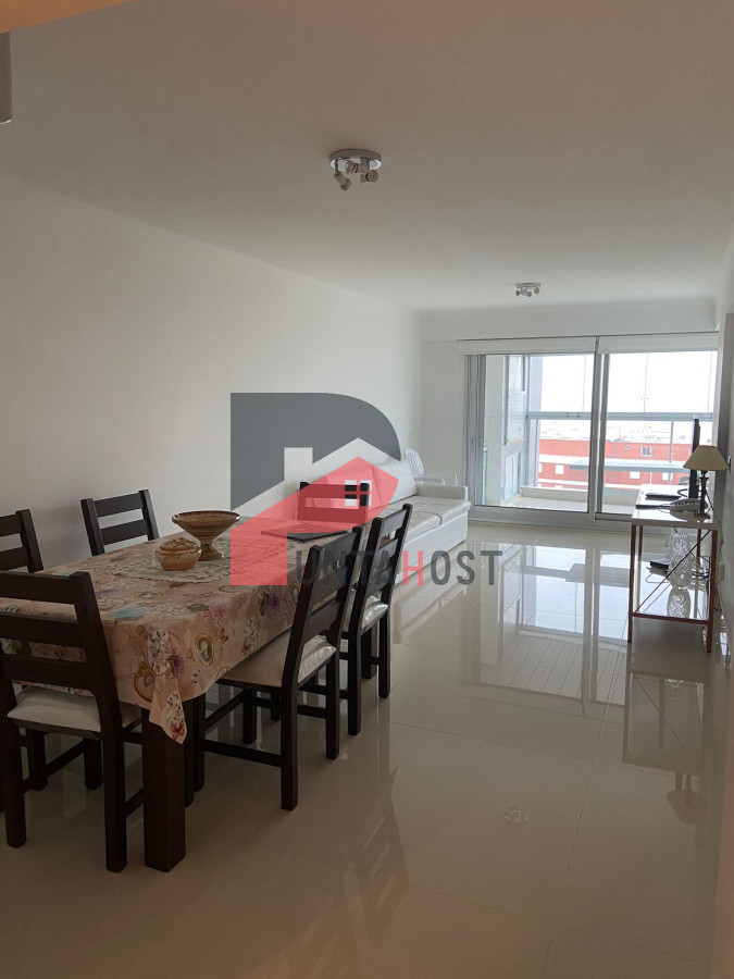 Apartamento ID.27 - Venta Apartamento 2 dormitorios en Playa Mansa en Edificio de categoría