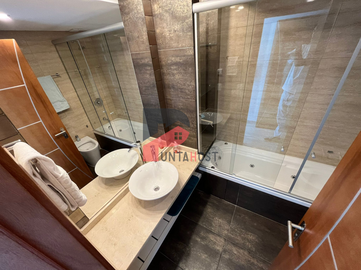 Apartamento ID.104 - Apartamento en venta de  2 dormitorios en Punta Del Este - Miami Boulevard