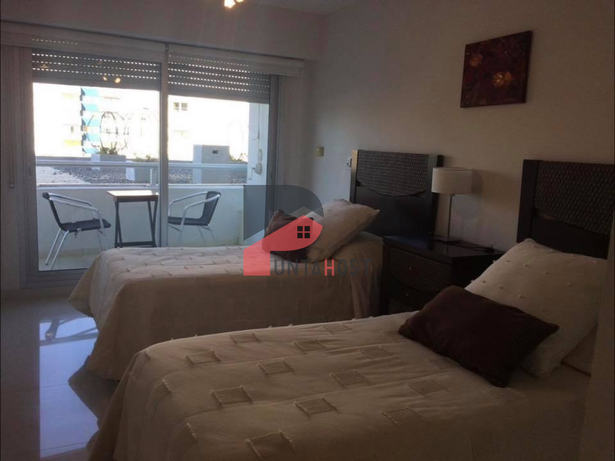 Apartamento ID.102 - A pasos de Playa Mansa, dpto de 2 dorm + dep en Playa Mansa. Season Tower