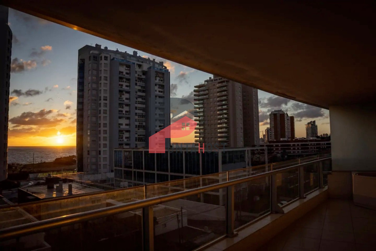 Apartamento ID.102 - A pasos de Playa Mansa, dpto de 2 dorm + dep en Playa Mansa. Season Tower