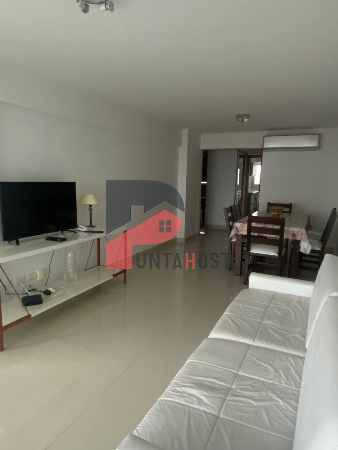 Apartamento ID.27 - Venta Apartamento 2 dormitorios en Playa Mansa en Edificio de categoría