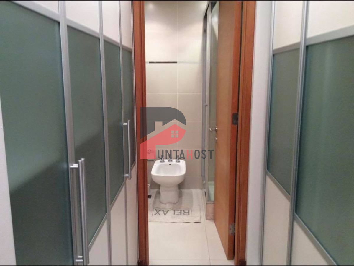 Apartamento ID.102 - A pasos de Playa Mansa, dpto de 2 dorm + dep en Playa Mansa. Season Tower