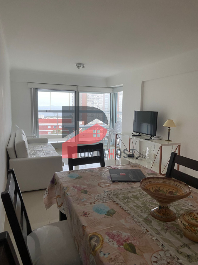 Apartamento ID.27 - Venta Apartamento 2 dormitorios en Playa Mansa en Edificio de categoría