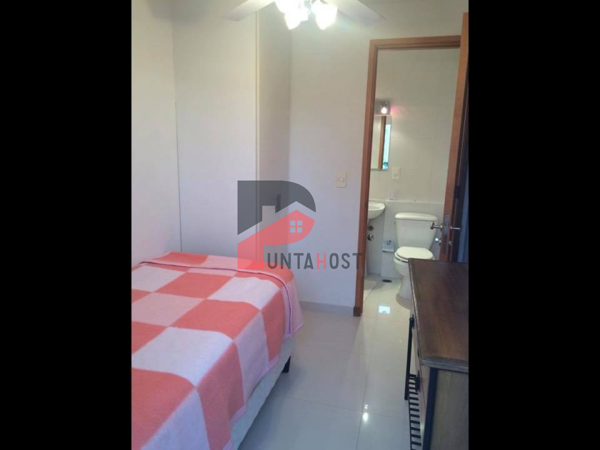Apartamento ID.102 - A pasos de Playa Mansa, dpto de 2 dorm + dep en Playa Mansa. Season Tower
