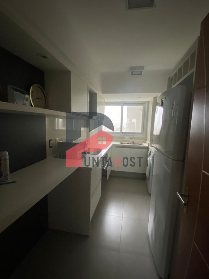 Apartamento ID.27 - Venta Apartamento 2 dormitorios en Playa Mansa en Edificio de categoría