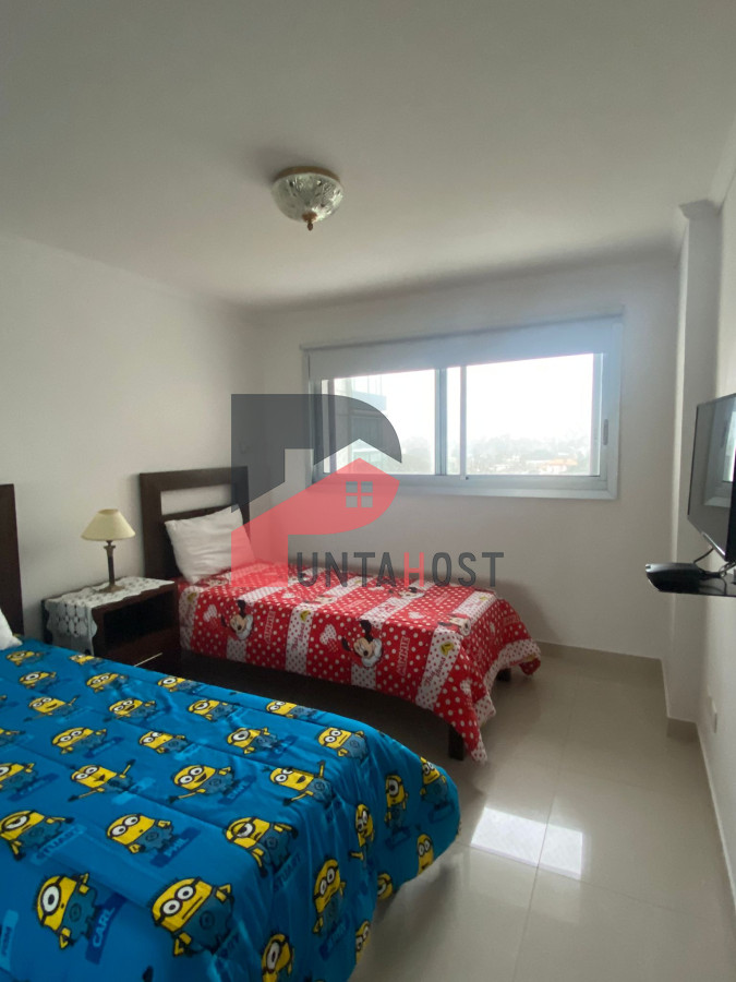 Apartamento ID.27 - Venta Apartamento 2 dormitorios en Playa Mansa en Edificio de categoría
