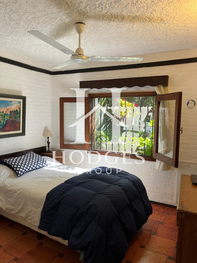 Casa ID.220 - Hermosa cabaña de 4 dormitorios en venta a metros de Playa Mansa, Punta del Este