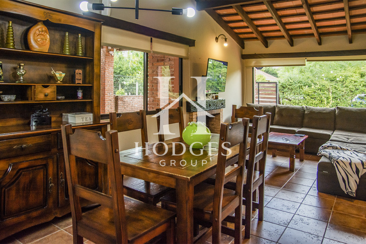 Casa ID.107 - En venta casa de 3 Dormitorios en Jardines de Córdoba con Barbacoa 