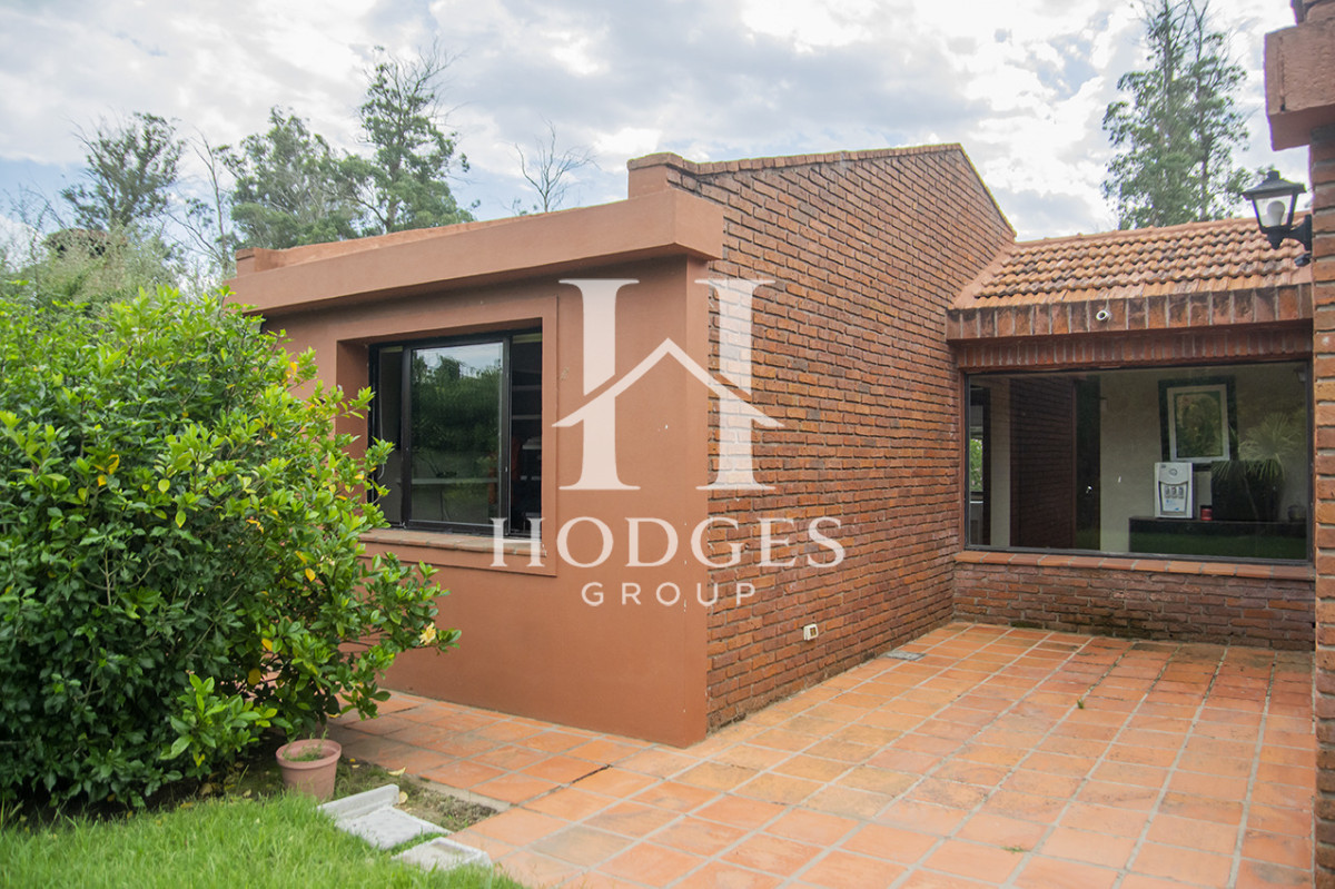Casa ID.107 - En venta casa de 3 Dormitorios en Jardines de Córdoba con Barbacoa 
