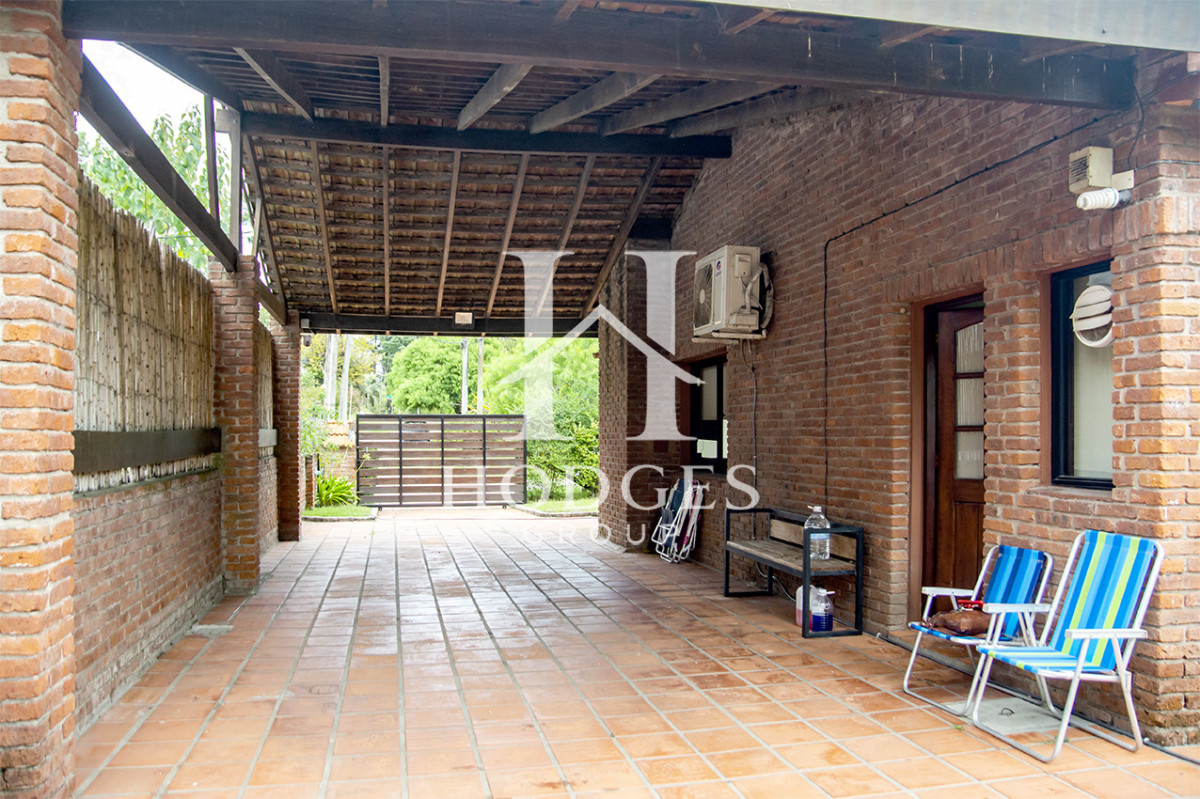 Casa ID.107 - En venta casa de 3 Dormitorios en Jardines de Córdoba con Barbacoa 