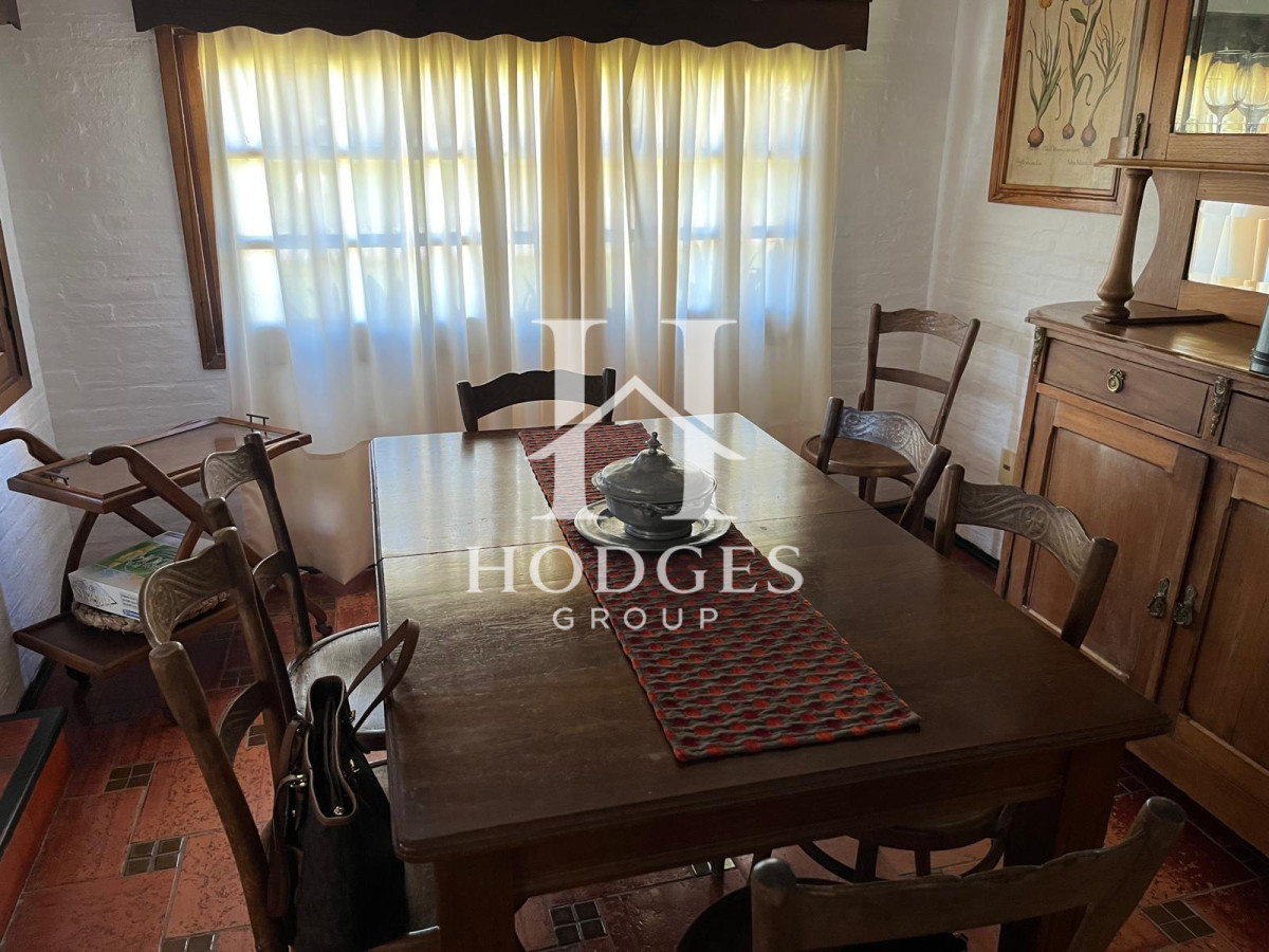 Casa ID.220 - Hermosa cabaña de 4 dormitorios en venta a metros de Playa Mansa, Punta del Este