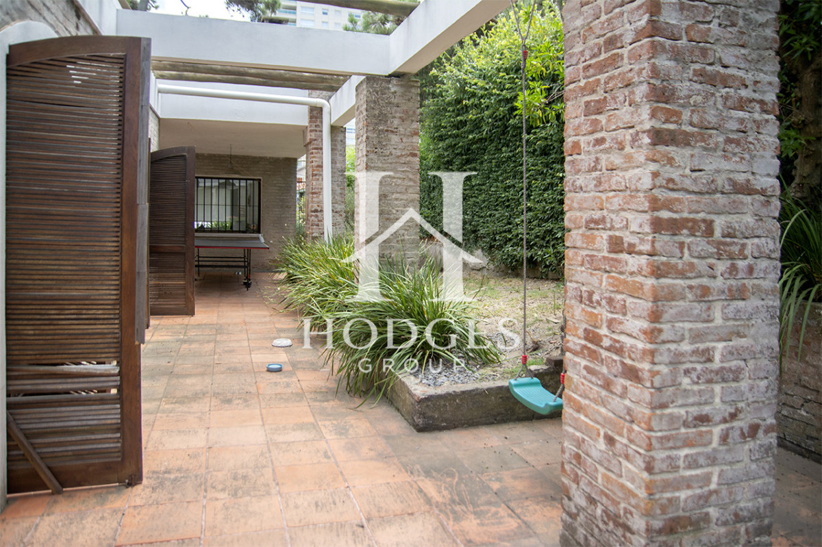 Casa ID.59 - Excelente chalet de 5 dormitorios en venta a pasos de Playa Mansa Punta del Este