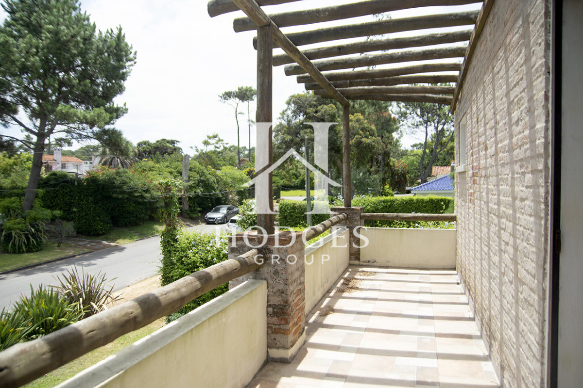 Casa ID.59 - Excelente chalet de 5 dormitorios en venta a pasos de Playa Mansa Punta del Este