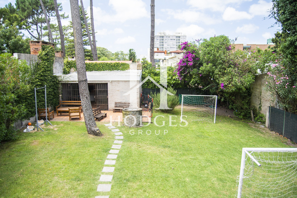 Casa ID.59 - Excelente chalet de 5 dormitorios en venta a pasos de Playa Mansa Punta del Este
