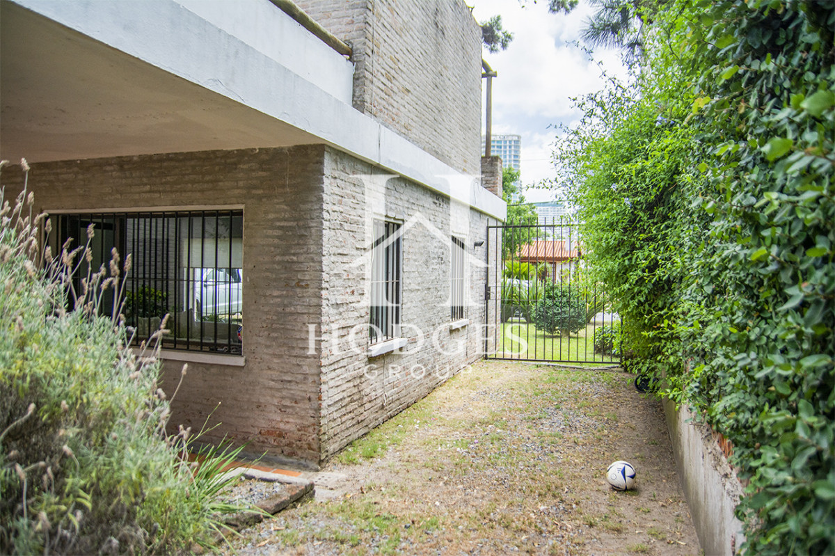 Casa ID.59 - Excelente chalet de 5 dormitorios en venta a pasos de Playa Mansa Punta del Este