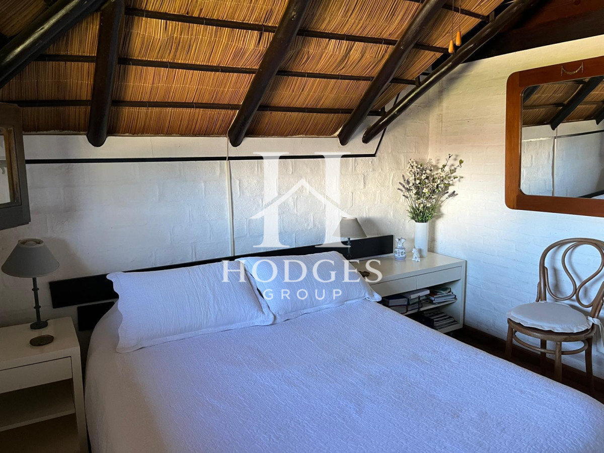 Casa ID.220 - Hermosa cabaña de 4 dormitorios en venta a metros de Playa Mansa, Punta del Este