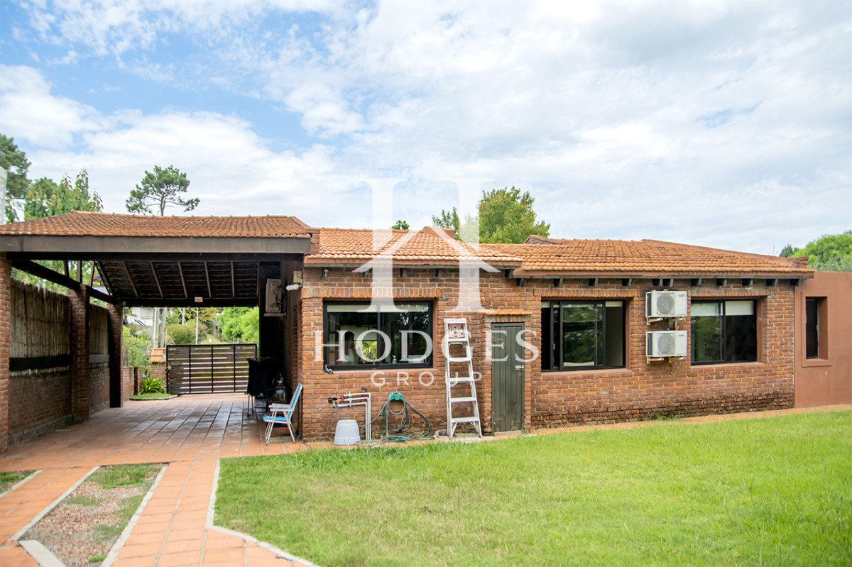 Casa ID.107 - En venta casa de 3 Dormitorios en Jardines de Córdoba con Barbacoa 