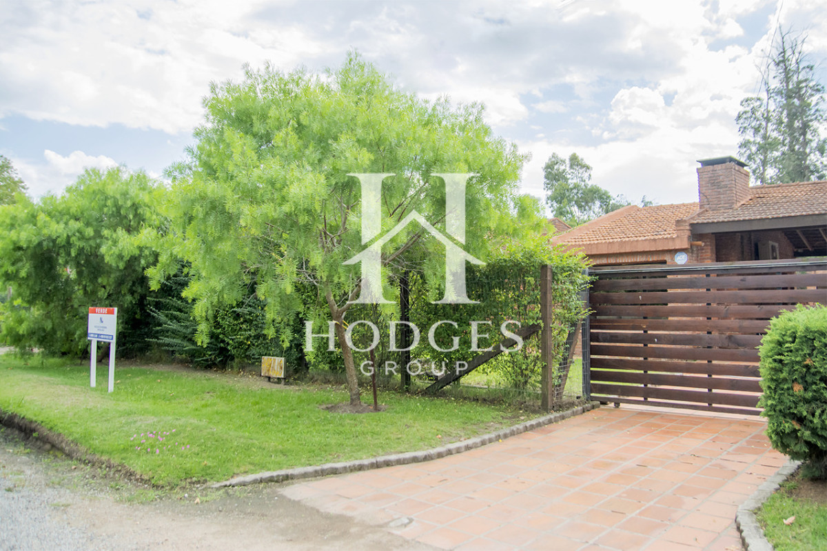 Casa ID.107 - En venta casa de 3 Dormitorios en Jardines de Córdoba con Barbacoa 