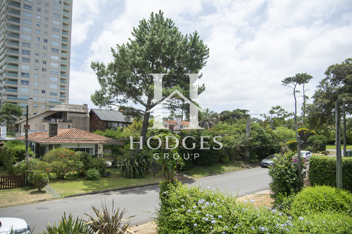 Casa ID.59 - Excelente chalet de 5 dormitorios en venta a pasos de Playa Mansa Punta del Este