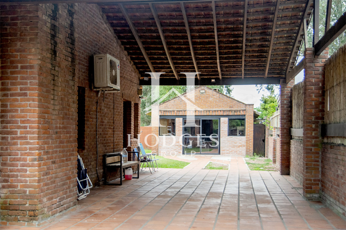 Casa ID.107 - En venta casa de 3 Dormitorios en Jardines de Córdoba con Barbacoa 