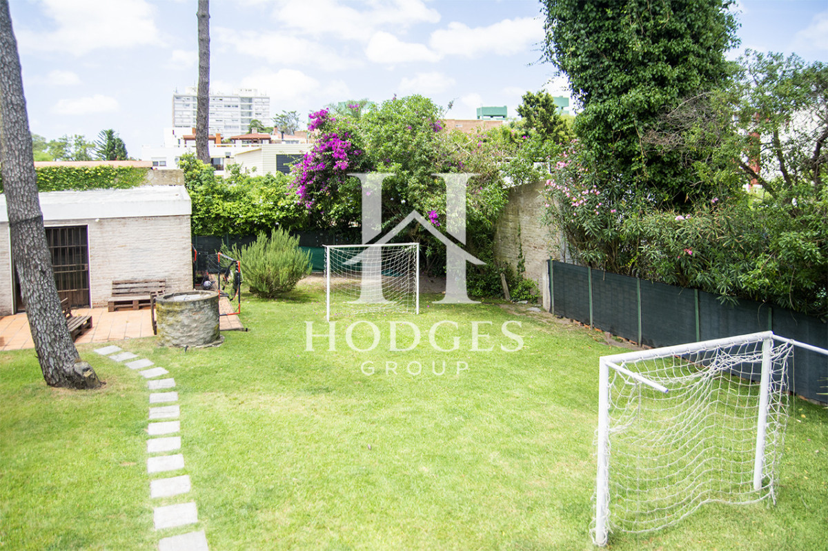 Casa ID.59 - Excelente chalet de 5 dormitorios en venta a pasos de Playa Mansa Punta del Este