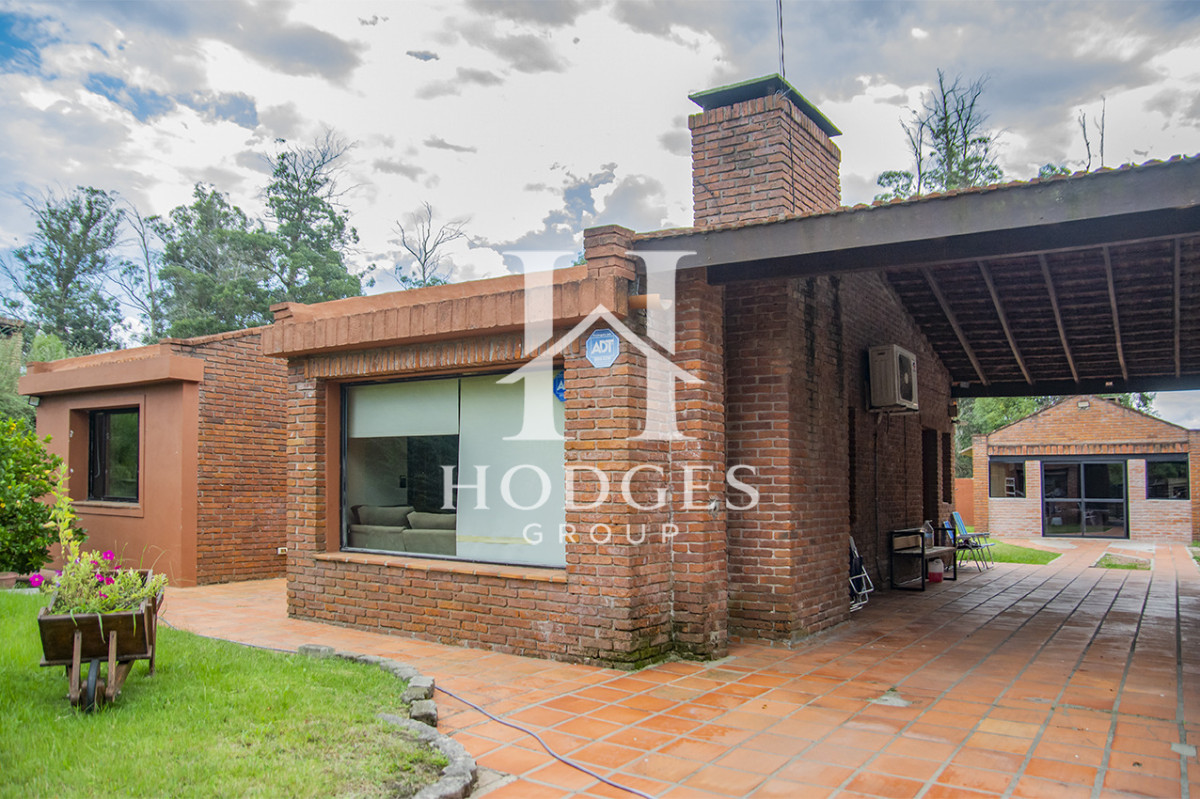 Casa ID.107 - En venta casa de 3 Dormitorios en Jardines de Córdoba con Barbacoa 