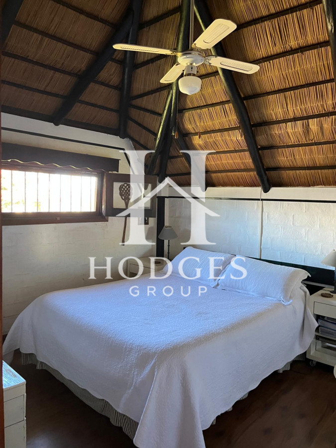 Casa ID.220 - Hermosa cabaña de 4 dormitorios en venta a metros de Playa Mansa, Punta del Este