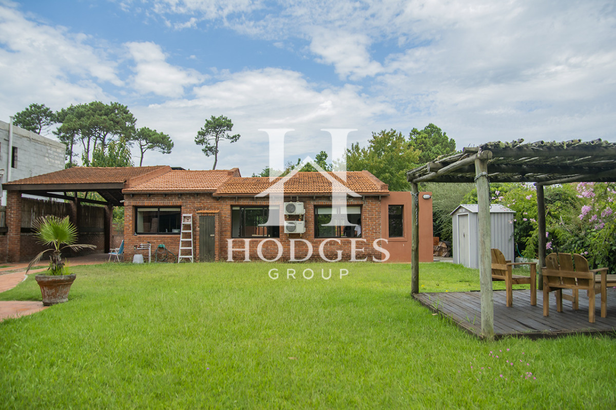 Casa ID.107 - En venta casa de 3 Dormitorios en Jardines de Córdoba con Barbacoa 