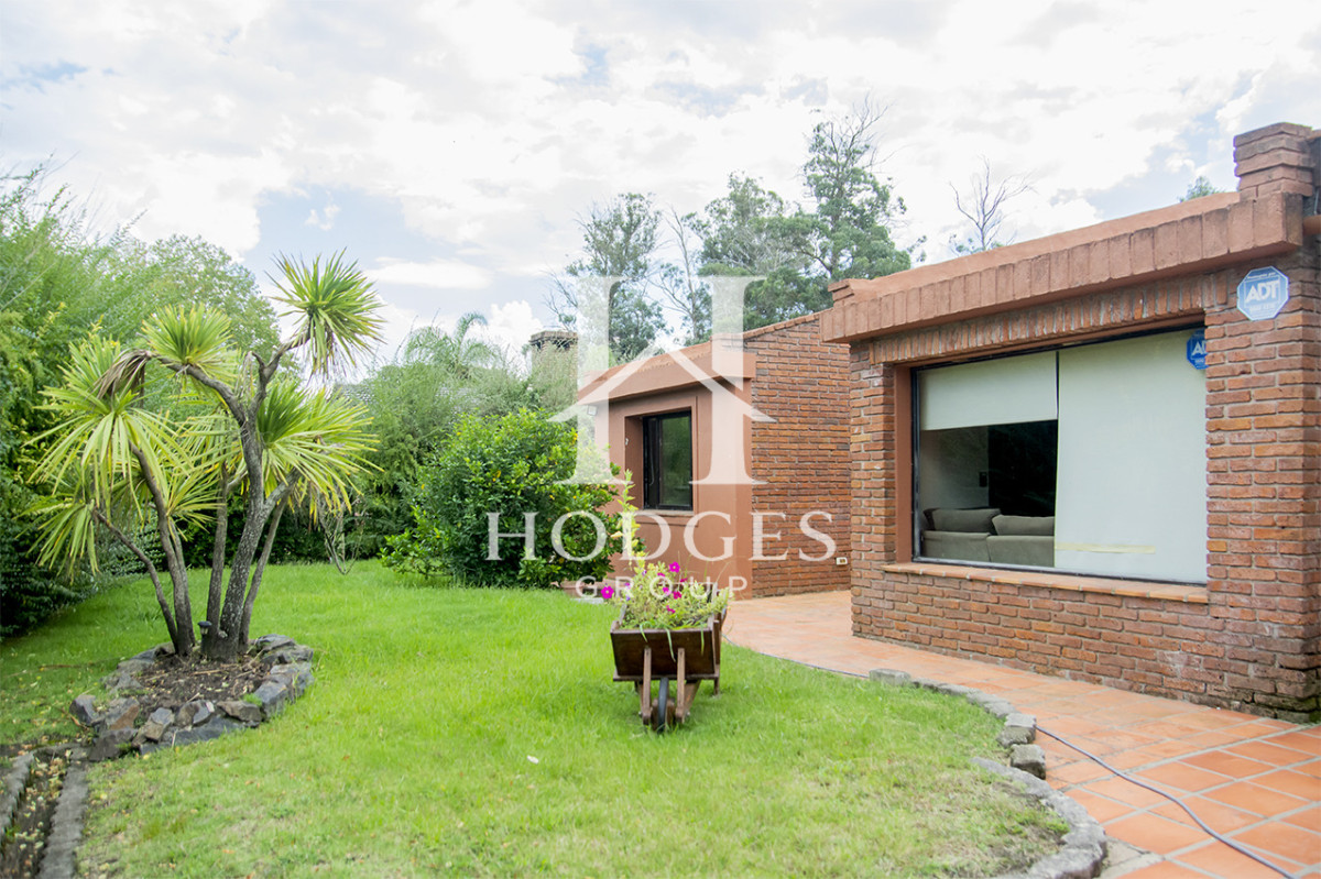 Casa ID.107 - En venta casa de 3 Dormitorios en Jardines de Córdoba con Barbacoa 