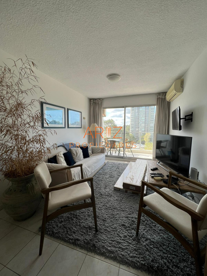 Apartamento ID.2376 - Venta Apartamento de 2 dormitorios en zona Roosevelt, Punta del este 