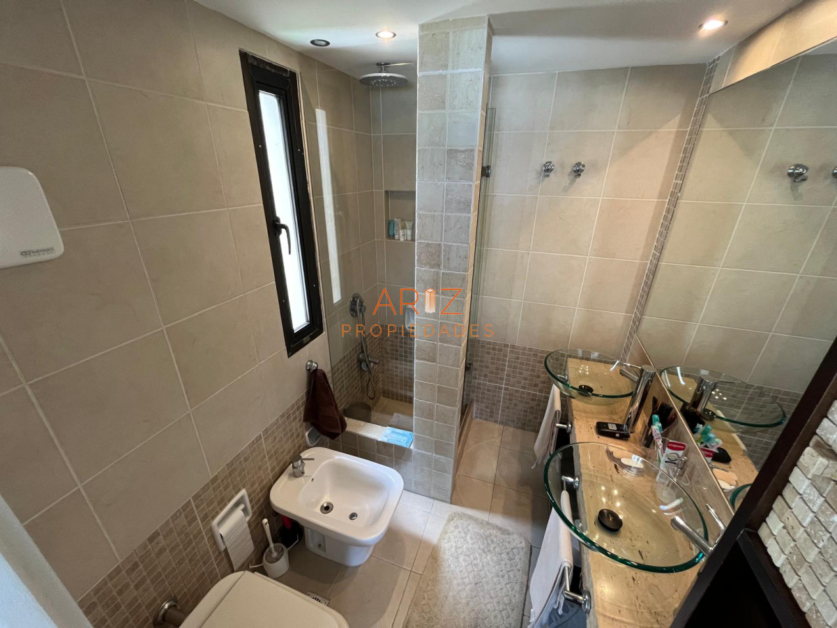 Apartamento ID.2291 - Apartamento en Venta, 3 dormitorios y servicio, en Playa Brava, Punta del Este