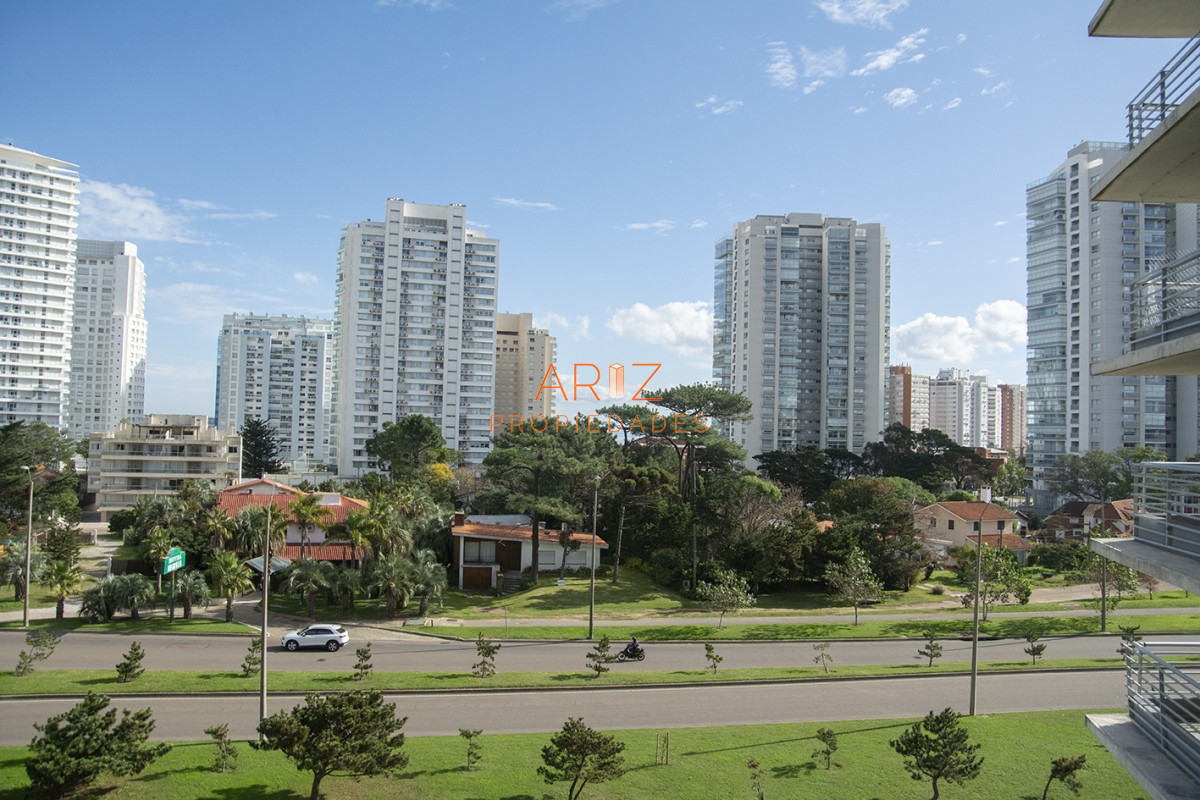 Apartamento ID.2215 - Alexander Boulevard.Departamento de 2 dormitorios, en venta y alquiler.
