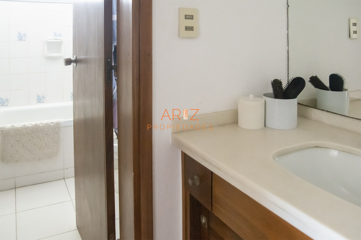 Apartamento ID.1676 - Apartamento en venta, Torre Fragata con hermosa vista al mar 3 dormitorios Punta del Este