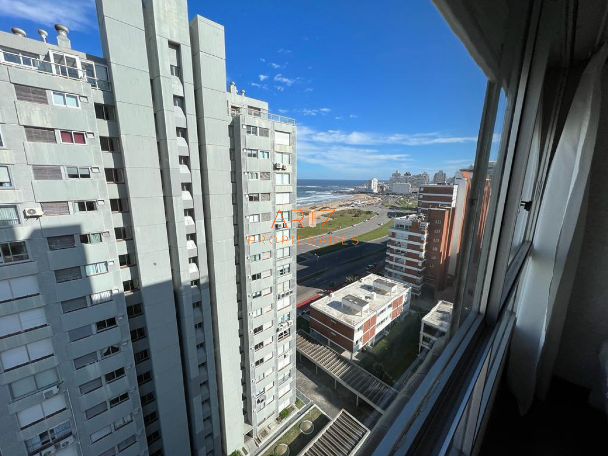 Apartamento ID.2330 - Apartamento en Venta de 3 dormitorios en parada 2 de playa brava, cerca de servicios en Punta del Este 