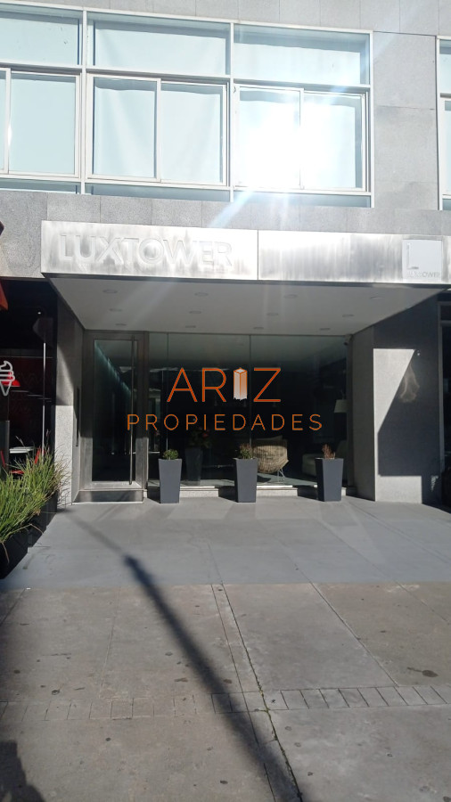 Apartamento ID.1952 - Vende en Peninsula, apartamento de 1 dormitorio, con excelente vista, muy iluminado.