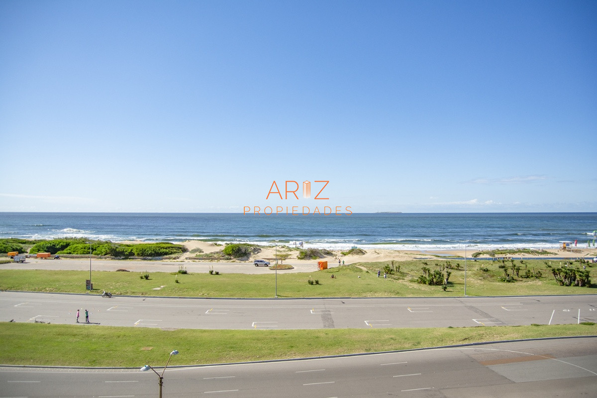 Apartamento ID.1680 - Apartamento en Venta de 3 dormitorios en Edificio Alborada , Punta del este 
