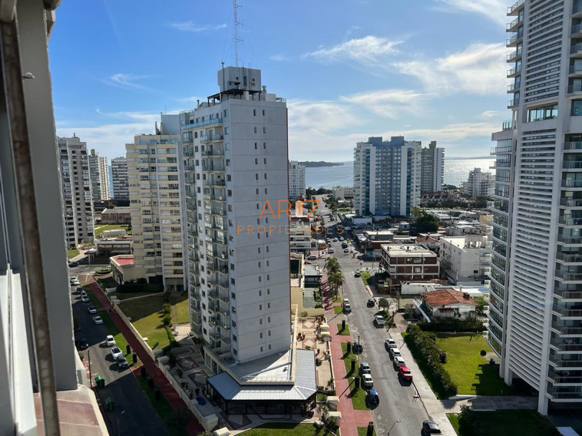 Apartamento ID.2330 - Apartamento en Venta de 3 dormitorios en parada 2 de playa brava, cerca de servicios en Punta del Este 