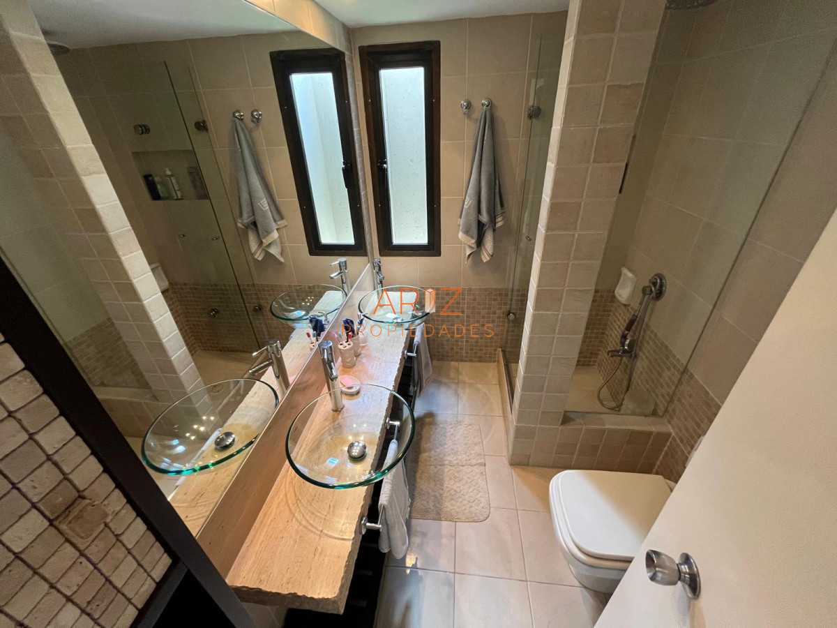 Apartamento ID.2291 - Apartamento en Venta, 3 dormitorios y servicio, en Playa Brava, Punta del Este