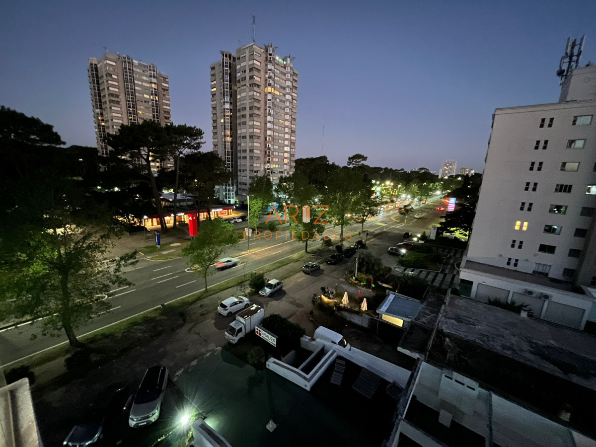 Apartamento ID.2341 - Venta apartamento de 2 dormitorios en Punta del Este oportunidad Roosevelt