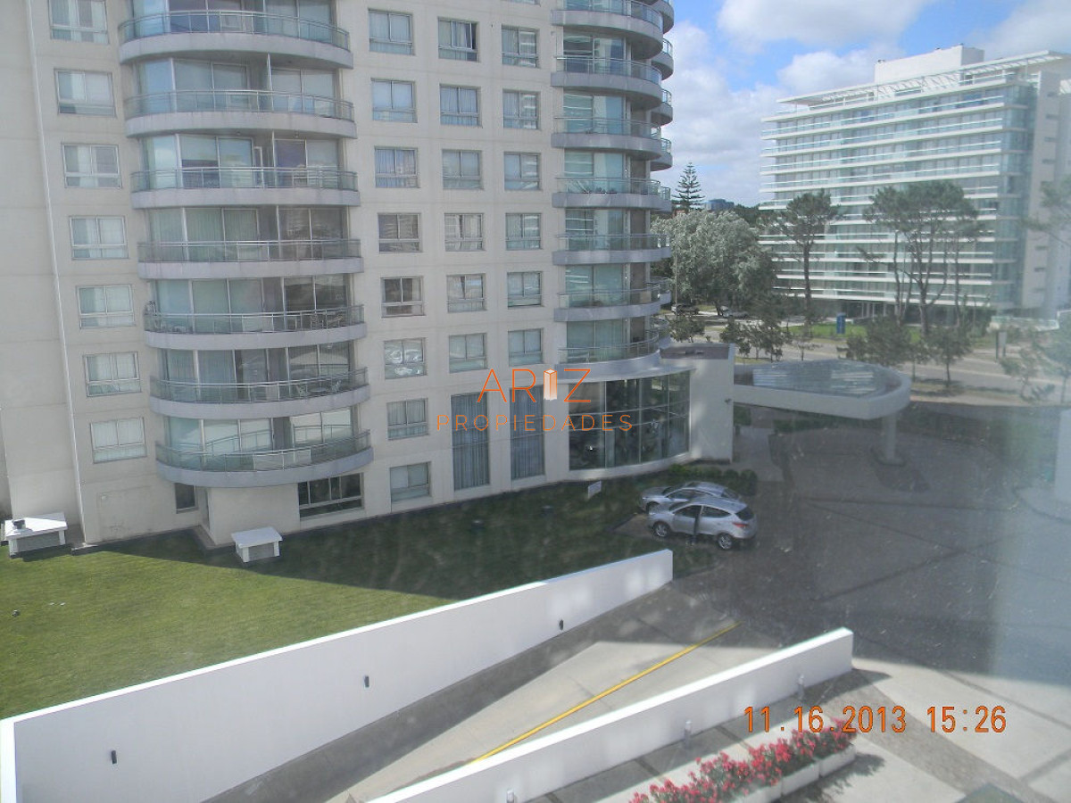 Apartamento ID.1995 - VENTA APARTAMENTO 2 DORMITORIOS 2 BAÑOS TODOS LOS SERVICIOS en Punta del Este