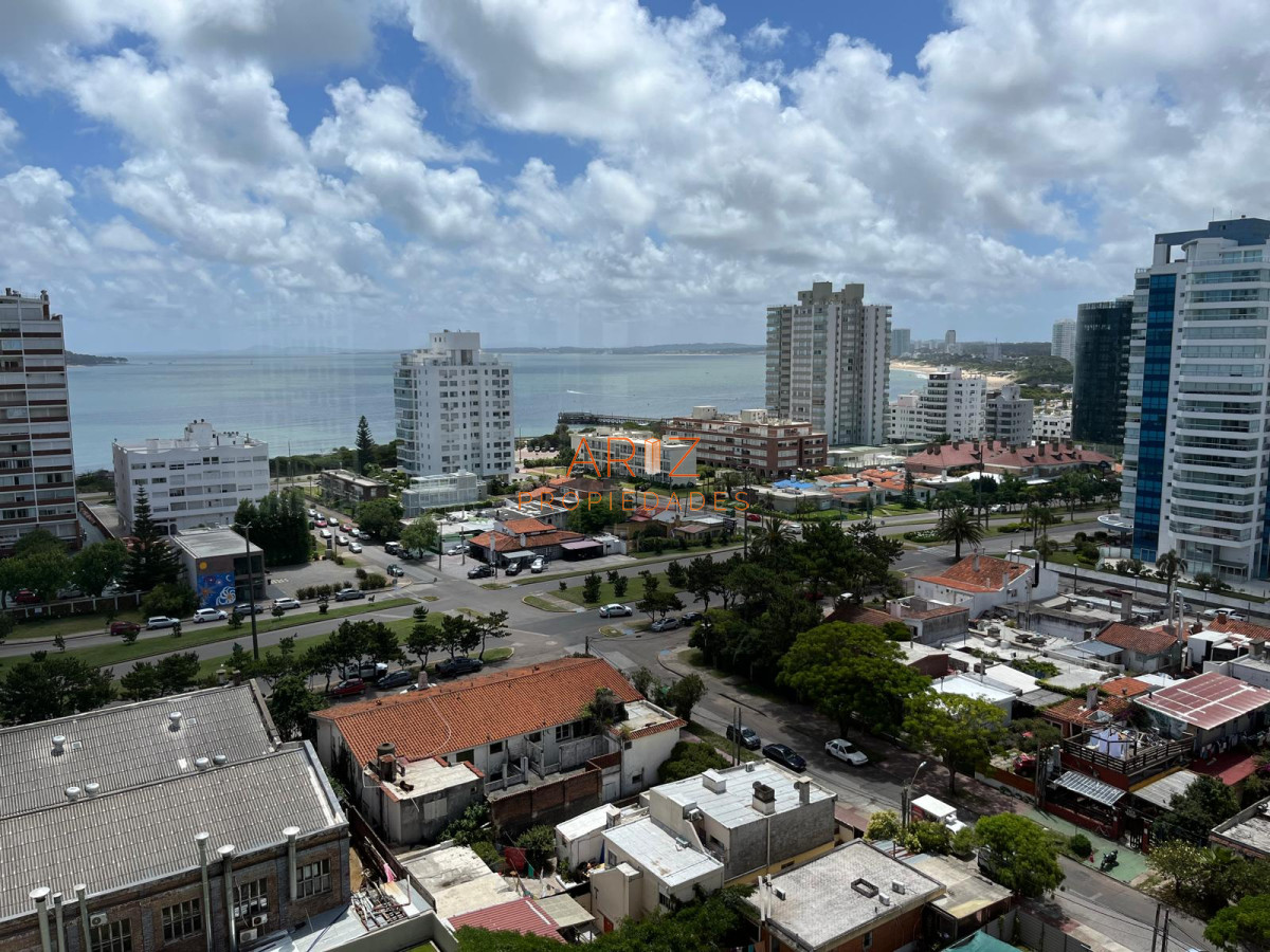 Apartamento ID.2291 - Apartamento en Venta, 3 dormitorios y servicio, en Playa Brava, Punta del Este
