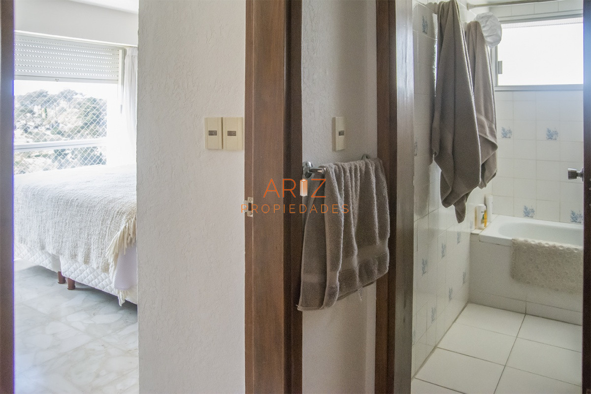 Apartamento ID.1676 - Apartamento en venta, Torre Fragata con hermosa vista al mar 3 dormitorios Punta del Este
